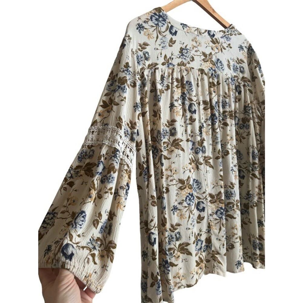 American Eagle Tunic Blouse Floral Size Large Cream Blue Viscose V Neck - Picture 3 of 8